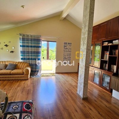 Casa com 280m², 4 quartos (sendo 3 suítes), 2 garagens, no bairro Sul do Rio em Santo Amaro da Imperatriz