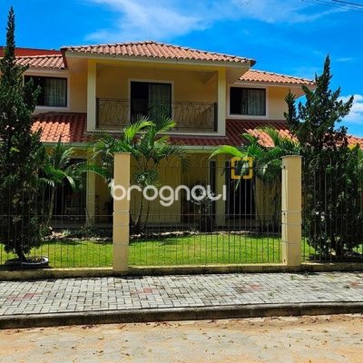 Casa com 280m², 4 quartos (sendo 3 suítes), 2 garagens, no bairro Sul do Rio em Santo Amaro da Imperatriz