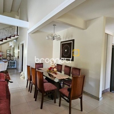 Casa com 280m², 4 quartos (sendo 3 suítes), 2 garagens, no bairro Sul do Rio em Santo Amaro da Imperatriz