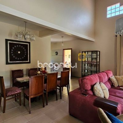 Casa com 280m², 4 quartos (sendo 3 suítes), 2 garagens, no bairro Sul do Rio em Santo Amaro da Imperatriz