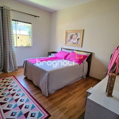 Casa com 280m², 4 quartos (sendo 3 suítes), 2 garagens, no bairro Sul do Rio em Santo Amaro da Imperatriz