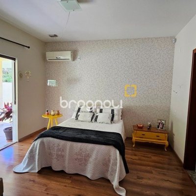 Casa com 280m², 4 quartos (sendo 3 suítes), 2 garagens, no bairro Sul do Rio em Santo Amaro da Imperatriz