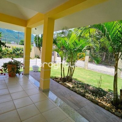 Casa com 280m², 4 quartos (sendo 3 suítes), 2 garagens, no bairro Sul do Rio em Santo Amaro da Imperatriz