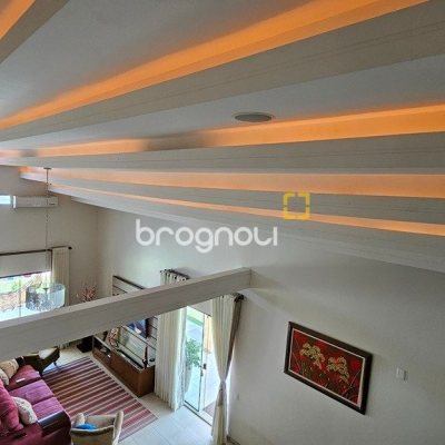 Casa com 280m², 4 quartos (sendo 3 suítes), 2 garagens, no bairro Sul do Rio em Santo Amaro da Imperatriz
