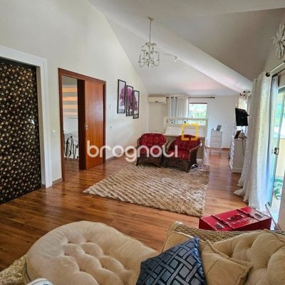 Casa com 280m², 4 quartos (sendo 3 suítes), 2 garagens, no bairro Sul do Rio em Santo Amaro da Imperatriz