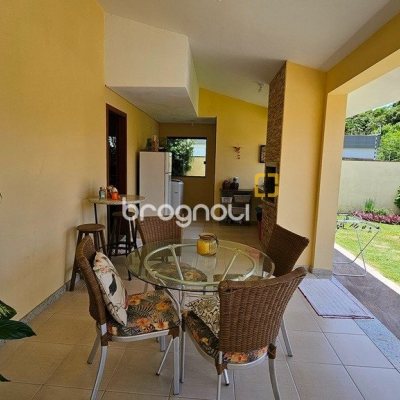 Casa com 280m², 4 quartos (sendo 3 suítes), 2 garagens, no bairro Sul do Rio em Santo Amaro da Imperatriz