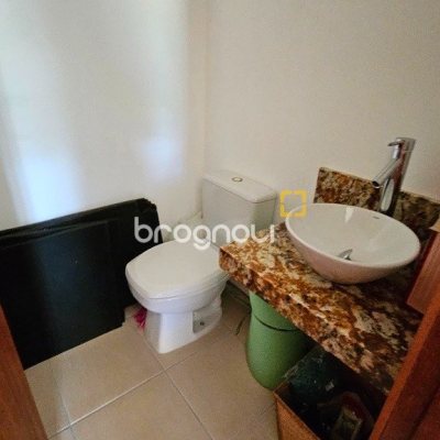 Casa com 280m², 4 quartos (sendo 3 suítes), 2 garagens, no bairro Sul do Rio em Santo Amaro da Imperatriz
