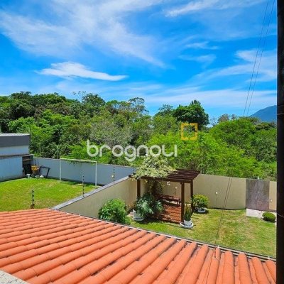 Casa com 280m², 4 quartos (sendo 3 suítes), 2 garagens, no bairro Sul do Rio em Santo Amaro da Imperatriz