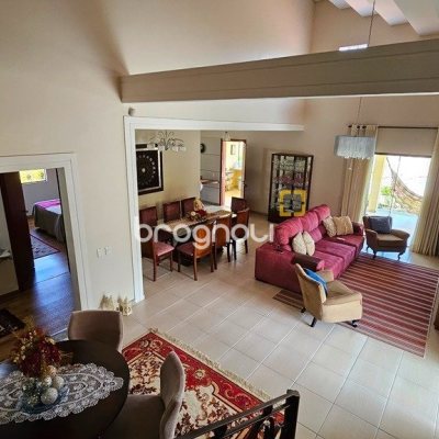 Casa com 280m², 4 quartos (sendo 3 suítes), 2 garagens, no bairro Sul do Rio em Santo Amaro da Imperatriz