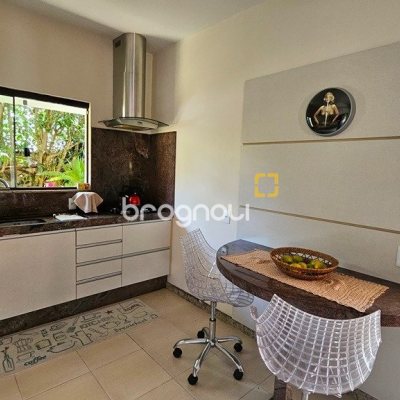 Casa com 280m², 4 quartos (sendo 3 suítes), 2 garagens, no bairro Sul do Rio em Santo Amaro da Imperatriz