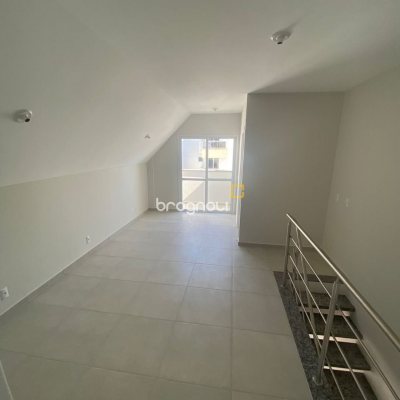 Cobertura com 114m², 2 quartos (sendo 2 suítes), 2 garagens, no bairro Itacorubi em Florianópolis