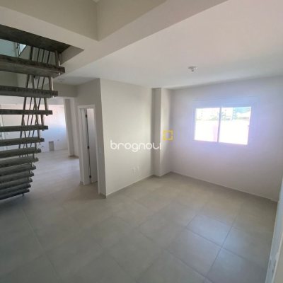 Cobertura com 114m², 2 quartos (sendo 2 suítes), 2 garagens, no bairro Itacorubi em Florianópolis