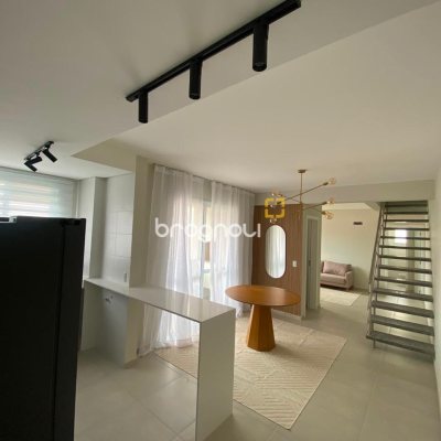 Cobertura com 114m², 3 quartos (sendo 3 suítes), 2 garagens, no bairro Itacorubi em Florianópolis