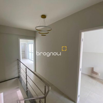 Cobertura com 114m², 3 quartos (sendo 3 suítes), 2 garagens, no bairro Itacorubi em Florianópolis