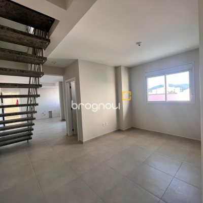 Cobertura com 114m², 2 quartos (sendo 2 suítes), 2 garagens, no bairro Itacorubi em Florianópolis