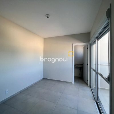 Cobertura com 114m², 2 quartos (sendo 2 suítes), 2 garagens, no bairro Itacorubi em Florianópolis