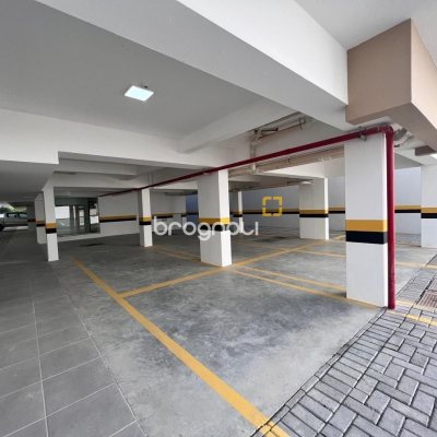 Cobertura com 114m², 2 quartos (sendo 2 suítes), 2 garagens, no bairro Itacorubi em Florianópolis