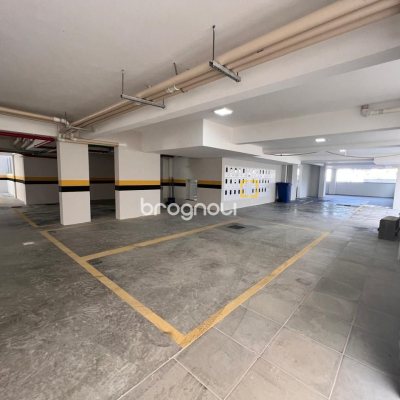 Cobertura com 114m², 2 quartos (sendo 2 suítes), 2 garagens, no bairro Itacorubi em Florianópolis