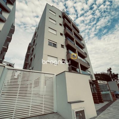 Cobertura com 114m², 2 quartos (sendo 2 suítes), 2 garagens, no bairro Itacorubi em Florianópolis