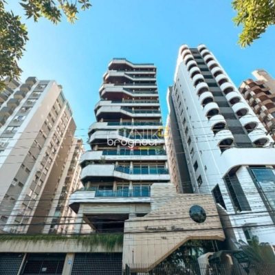 Apartamento com 381m², 4 quartos (sendo 2 suítes), 3 garagens, no bairro Beira Mar em Florianópolis