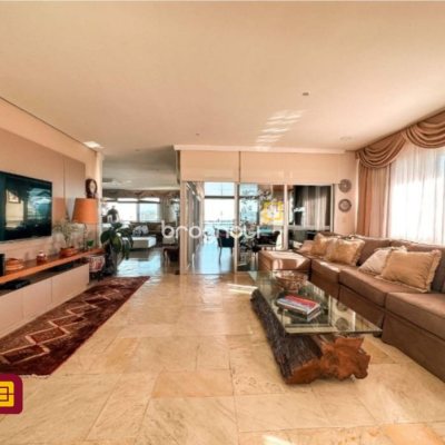 Apartamento com 381m², 4 quartos (sendo 2 suítes), 3 garagens, no bairro Beira Mar em Florianópolis
