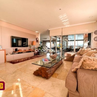 Apartamento com 381m², 4 quartos (sendo 2 suítes), 3 garagens, no bairro Beira Mar em Florianópolis