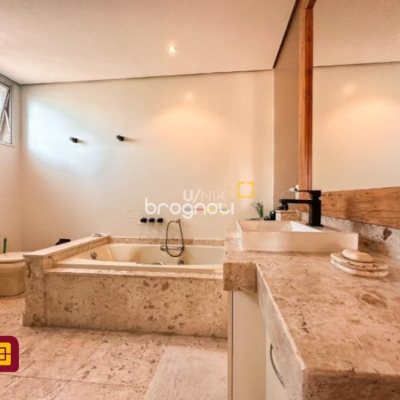 Apartamento com 381m², 4 quartos (sendo 2 suítes), 3 garagens, no bairro Beira Mar em Florianópolis