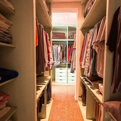 Apartamento com 381m², 4 quartos (sendo 2 suítes), 3 garagens, no bairro Beira Mar em Florianópolis