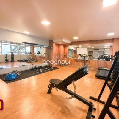 Apartamento com 381m², 4 quartos (sendo 2 suítes), 3 garagens, no bairro Beira Mar em Florianópolis
