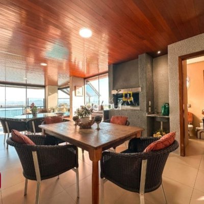 Apartamento com 381m², 4 quartos (sendo 2 suítes), 3 garagens, no bairro Beira Mar em Florianópolis