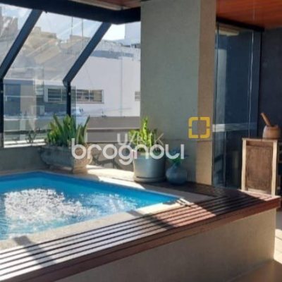 Apartamento com 381m², 4 quartos (sendo 2 suítes), 3 garagens, no bairro Beira Mar em Florianópolis