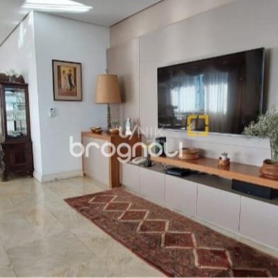 Apartamento com 381m², 4 quartos (sendo 2 suítes), 3 garagens, no bairro Beira Mar em Florianópolis