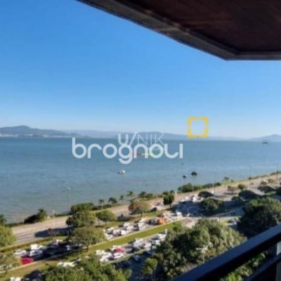 Apartamento com 381m², 4 quartos (sendo 2 suítes), 3 garagens, no bairro Beira Mar em Florianópolis