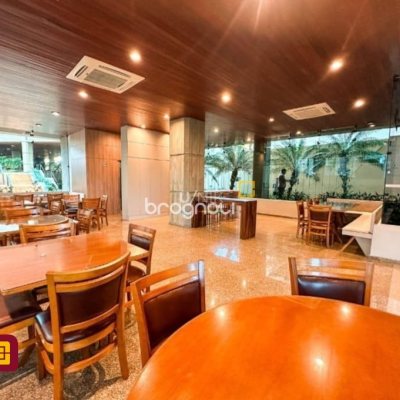 Apartamento com 381m², 4 quartos (sendo 2 suítes), 3 garagens, no bairro Beira Mar em Florianópolis
