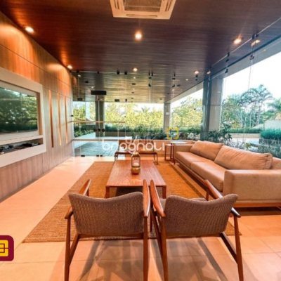Apartamento com 381m², 4 quartos (sendo 2 suítes), 3 garagens, no bairro Beira Mar em Florianópolis