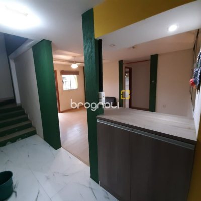 Casa com 325m², 3 garagens, no bairro Morro das Pedras em Florianópolis