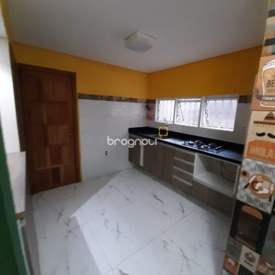 Casa com 325m², 3 garagens, no bairro Morro das Pedras em Florianópolis