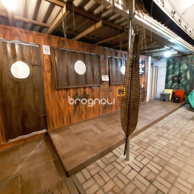Casa com 325m², 3 garagens, no bairro Morro das Pedras em Florianópolis