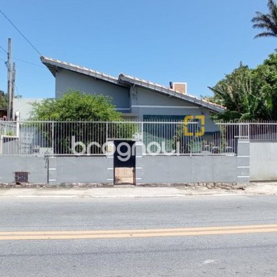 Casa com 94m², no bairro Centro em São José