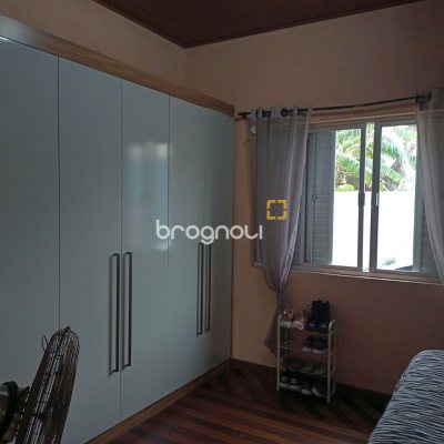 Casa com 94m², no bairro Centro em São José
