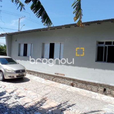 Casa com 94m², no bairro Centro em São José