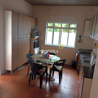 Casa com 94m², no bairro Centro em São José