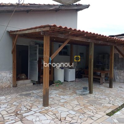 Casa com 94m², no bairro Centro em São José