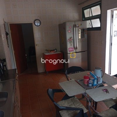 Casa com 94m², no bairro Centro em São José