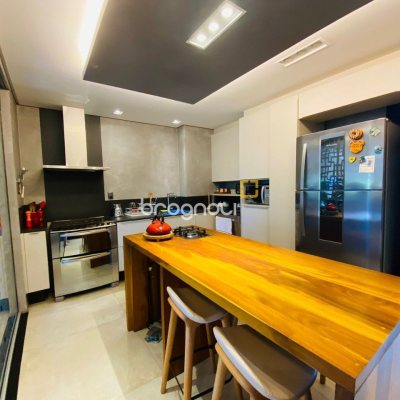 Casa de Condomínio com 175m², 3 quartos (sendo 3 suítes), 3 garagens, no bairro Lagoa da Conceição em Florianópolis