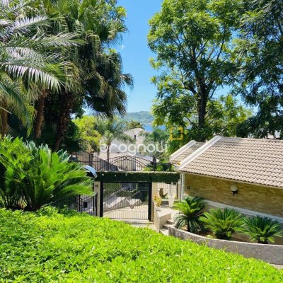 Casa de Condomínio com 175m², 3 quartos (sendo 3 suítes), 3 garagens, no bairro Lagoa da Conceição em Florianópolis
