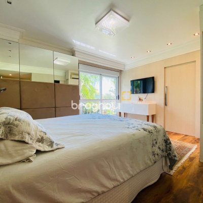 Casa de Condomínio com 175m², 3 quartos (sendo 3 suítes), 3 garagens, no bairro Lagoa da Conceição em Florianópolis