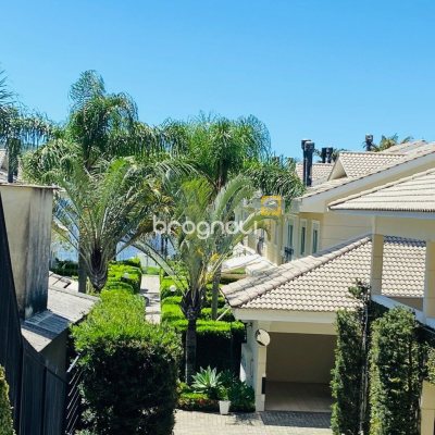 Casa de Condomínio com 175m², 3 quartos (sendo 3 suítes), 3 garagens, no bairro Lagoa da Conceição em Florianópolis