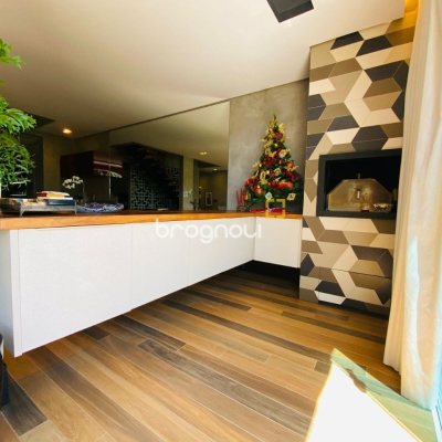 Casa de Condomínio com 175m², 3 quartos (sendo 3 suítes), 3 garagens, no bairro Lagoa da Conceição em Florianópolis