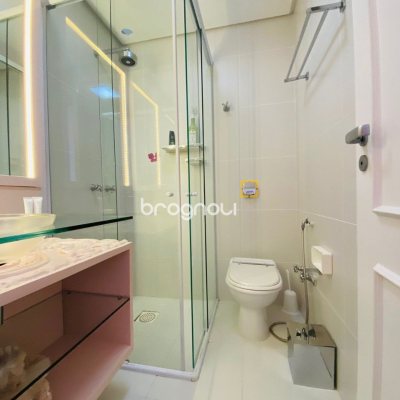 Casa de Condomínio com 175m², 3 quartos (sendo 3 suítes), 3 garagens, no bairro Lagoa da Conceição em Florianópolis